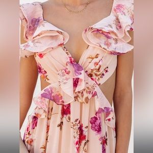 Stunning floral maxi dress size small perfect for beach wedding!